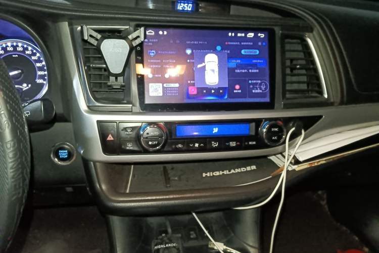 Used Toyota Highlander 2018 2.0T Four-Wheel Drive Luxury Edition 7 Seats China V Emission Standard Audio And AC Panel