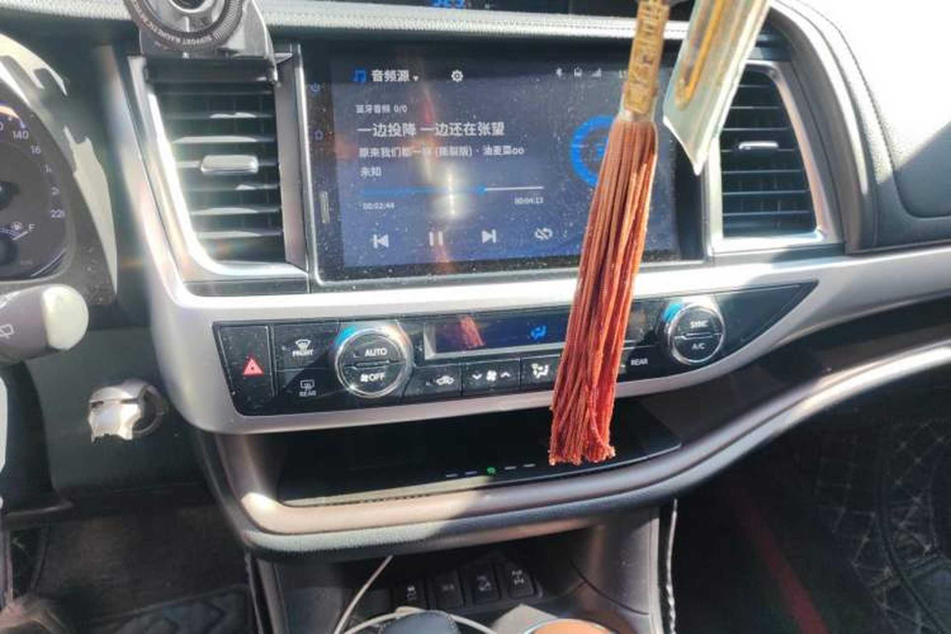 Used Toyota Highlander 2018 2.0T Four-Wheel Drive Prestige Version 7 Seats China V Emission Standard Audio And AC Panel