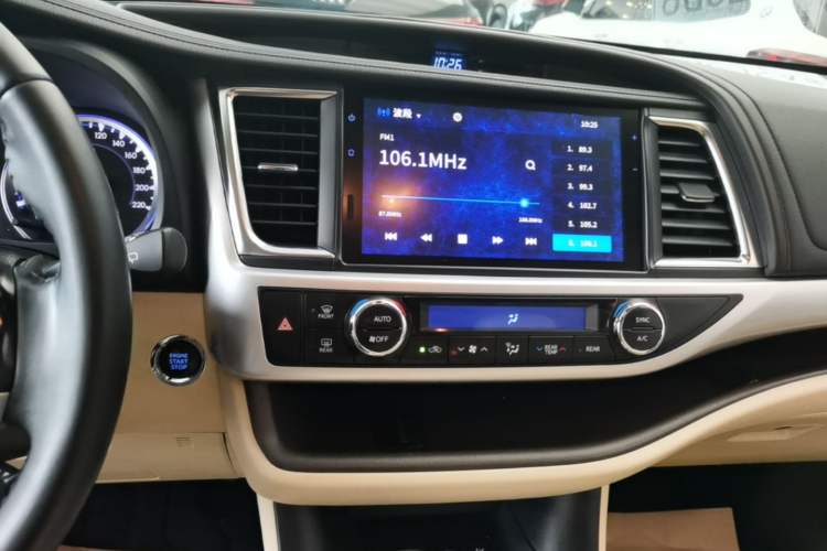 Used Toyota Highlander 2018 2.0T Four-Wheel Drive Prestige Version 7 Seats China VI Standard Audio And AC Panel