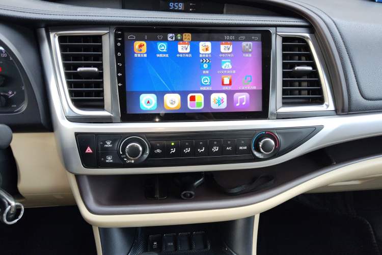 Used Toyota Highlander 2018 2.0T Two-Wheel Drive Elite Version 5 Seats China VI Standard Audio And AC Panel