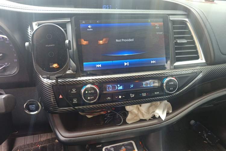 Used Toyota Highlander 2018 2.0T Four-Wheel Drive Luxury Edition 7 Seats China V Emission Standard Audio And AC Panel