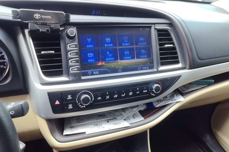 Used Toyota Highlander 2018 2.0T Two-Wheel Drive Elite Edition 7 Seats China VI Standard Audio And AC Panel