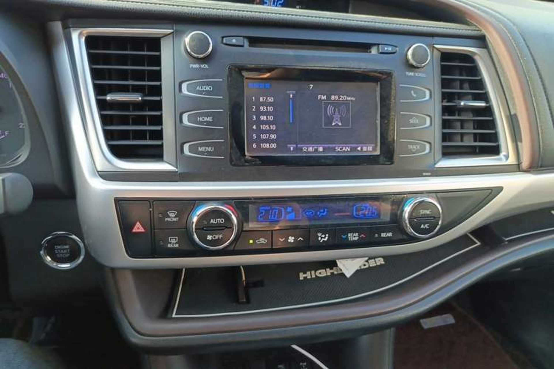 Used Toyota Highlander 2018 2.0T Four-Wheel Drive Luxury Edition 7 Seats China V Emission Standard Audio And AC Panel