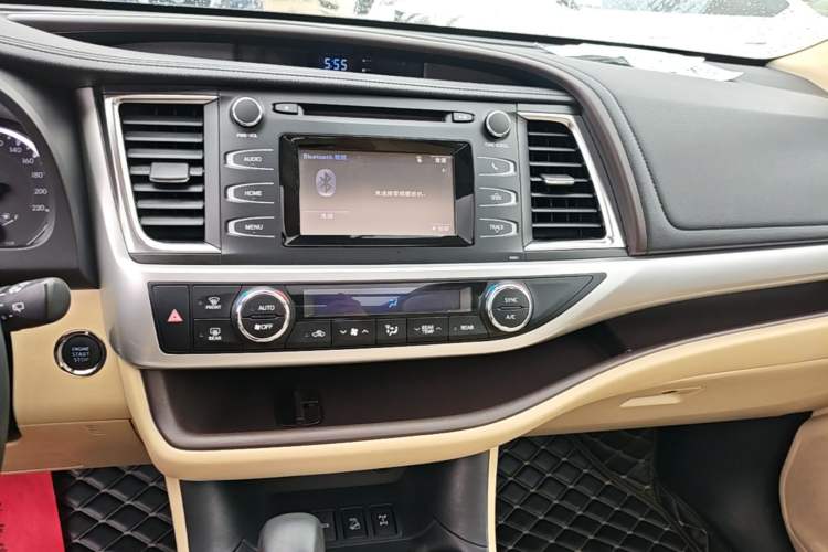 Used Toyota Highlander 2018 2.0T Four-Wheel Drive Luxury Edition 7 Seats China V Emission Standard Audio And AC Panel
