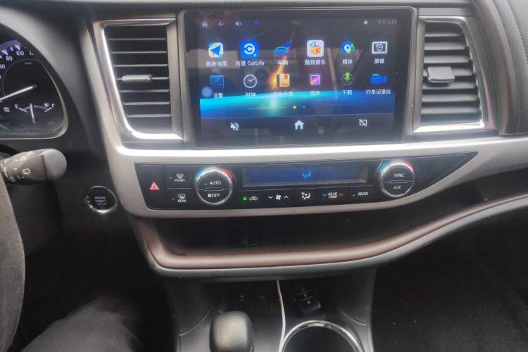 Used Toyota Highlander 2018 2.0T Four-Wheel Drive Luxury Edition 7 Seats China V Emission Standard Audio And AC Panel