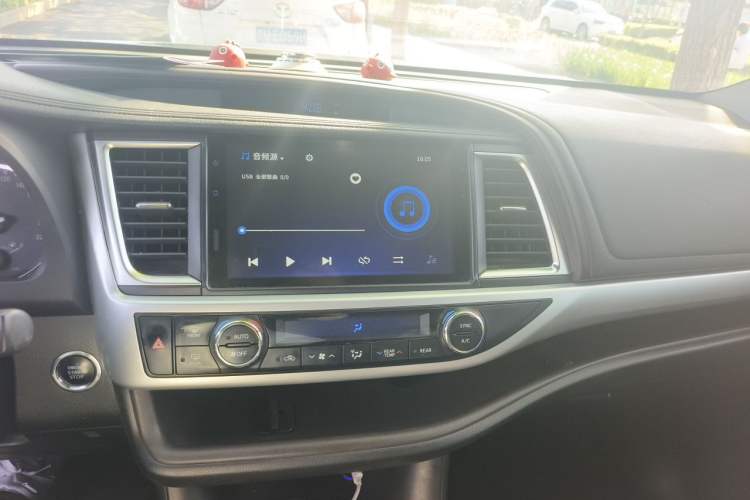 Used Toyota Highlander 2018 2.0T Four-Wheel Drive Prestige Version 7 Seats China VI Standard Audio And AC Panel
