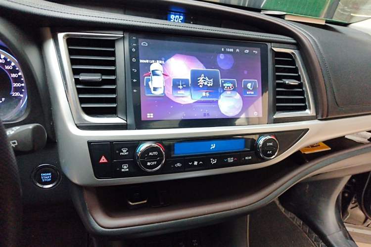 Used Toyota Highlander 2018 2.0T Four-Wheel Drive Luxury Version 7 Seats China VI Standard Audio And AC Panel