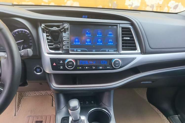 Used Toyota Highlander 2018 2.0T Four-Wheel Drive Luxury Version 7 Seats China VI Standard Audio And AC Panel