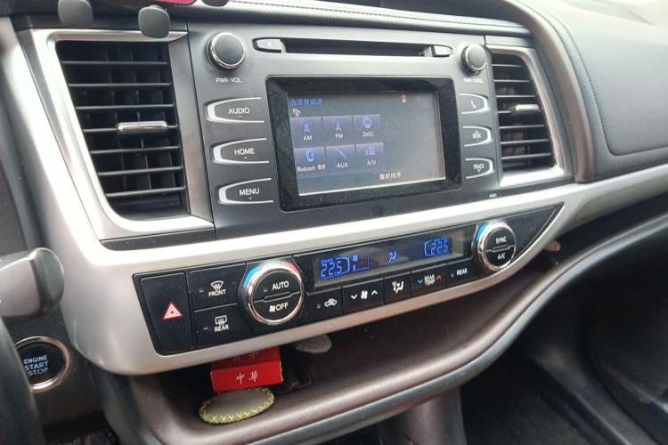 Used Toyota Highlander 2018 2.0T Four-Wheel Drive Knight Edition 7 Seats China VI Standard Audio And AC Panel