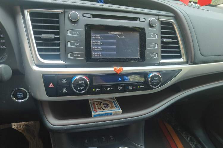 Used Toyota Highlander 2018 2.0T Four-Wheel Drive Luxury Version 7 Seats China VI Standard Audio And AC Panel