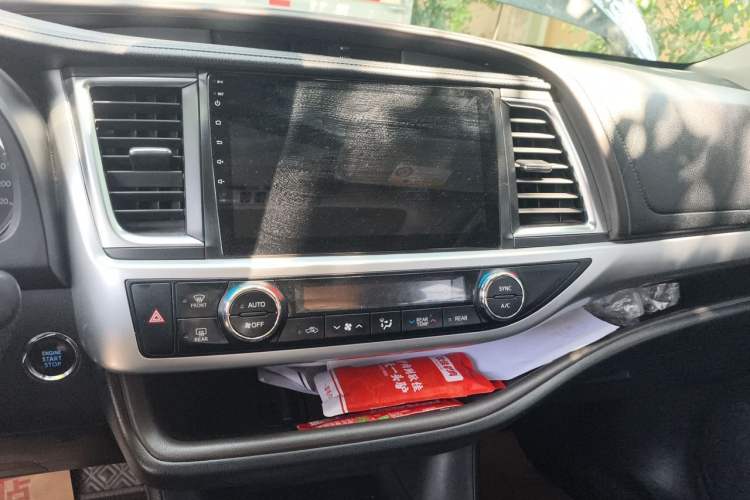 Used Toyota Highlander 2018 2.0T Four-Wheel Drive Luxury Version 7 Seats China VI Standard Audio And AC Panel