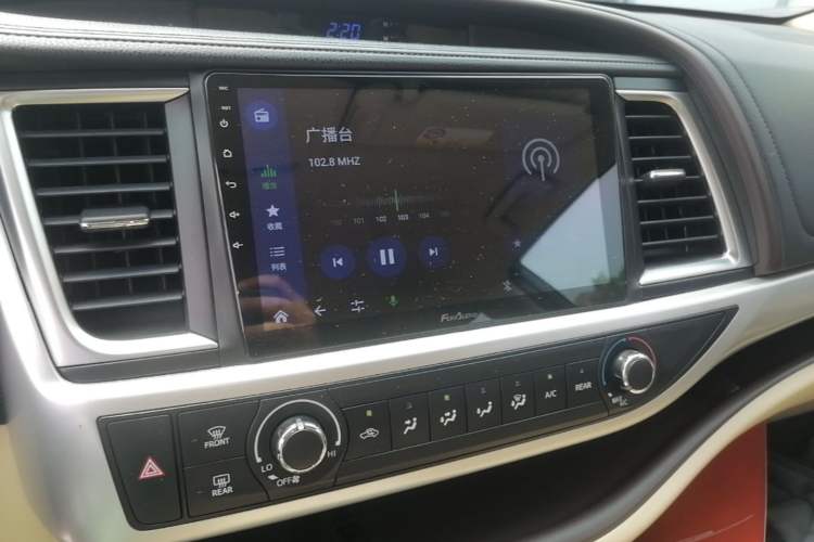 Used Toyota Highlander 2018 2.0T Four-Wheel Drive Elite Edition 7 Seats China VI Standard Audio And AC Panel