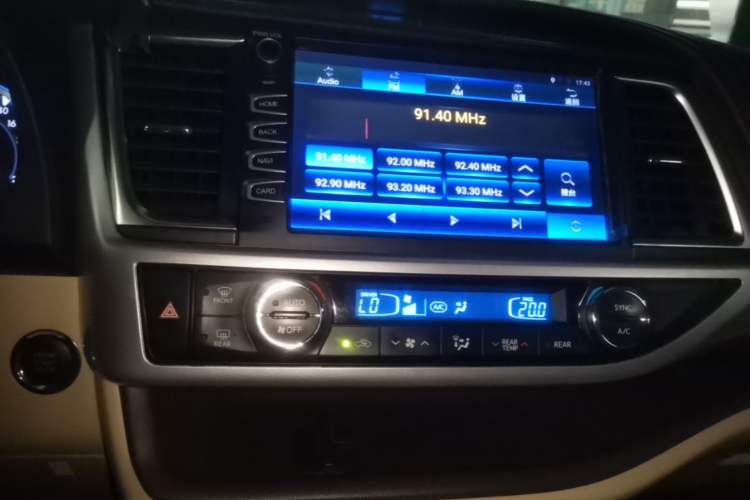 Used Toyota Highlander 2018 2.0T Four-Wheel Drive Luxury Version 7 Seats China VI Standard Audio And AC Panel