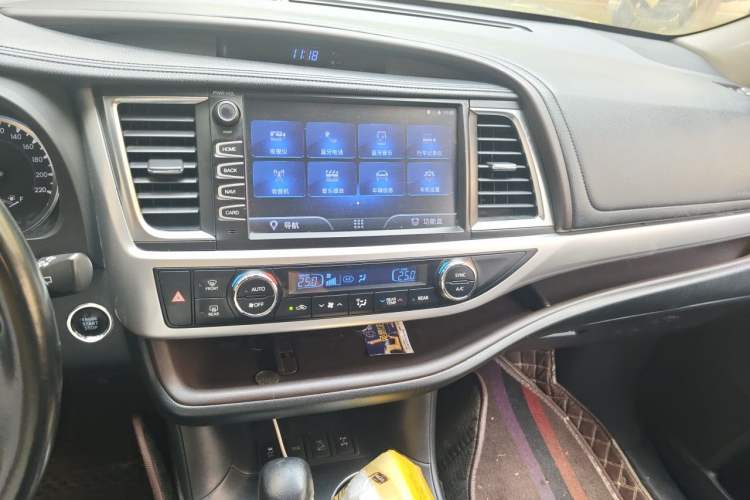 Used Toyota Highlander 2018 2.0T Four-Wheel Drive Luxury Version 7 Seats China VI Standard Audio And AC Panel