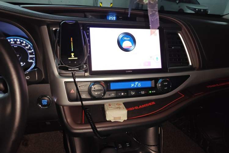 Used Toyota Highlander 2018 2.0T Four-Wheel Drive Luxury Edition 7 Seats China V Emission Standard Audio And AC Panel