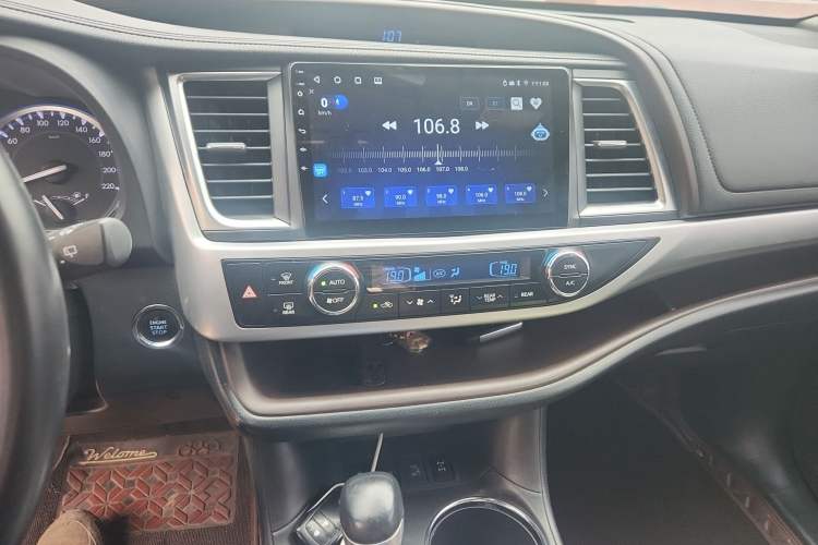 Used Toyota Highlander 2018 2.0T Four-Wheel Drive Luxury Version 7 Seats China VI Standard Audio And AC Panel