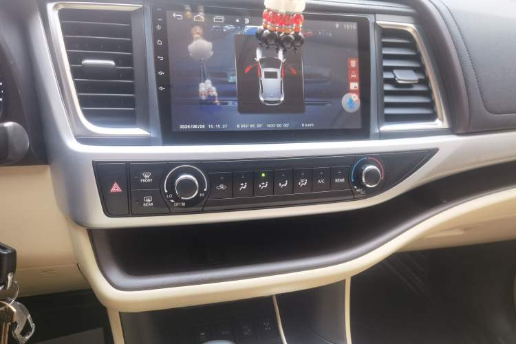 Used Toyota Highlander 2018 2.0T Four-Wheel Drive Elite Edition 7 Seats China V Standard Audio And AC Panel