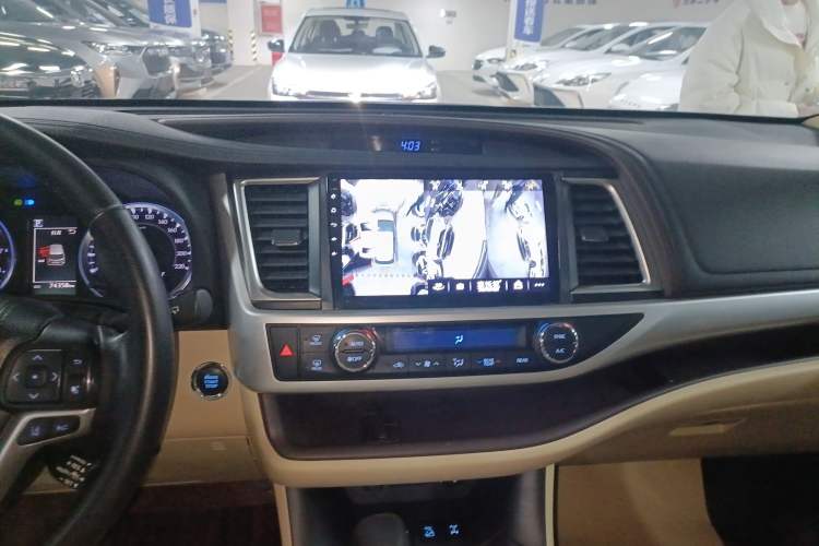 Used Toyota Highlander 2018 2.0T Four-Wheel Drive Luxury Version 7 Seats China VI Standard Audio And AC Panel