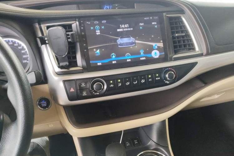 Used Toyota Highlander 2018 2.0T Four-Wheel Drive Elite Edition 7 Seats China VI Standard Audio And AC Panel