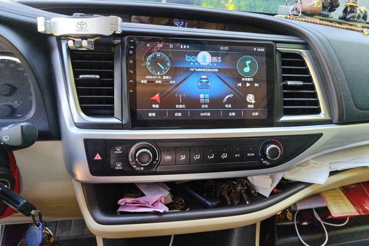 Used Toyota Highlander 2018 2.0T Two-Wheel Drive Elite Version 5 Seats China VI Standard Audio And AC Panel