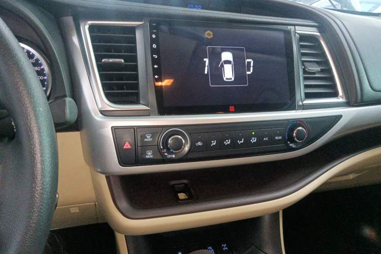 Used Toyota Highlander 2018 2.0T Four-Wheel Drive Elite Edition 7 Seats China VI Standard Audio And AC Panel