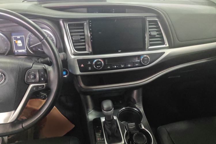 Used Toyota Highlander 2018 2.0T Four-Wheel Drive Luxury Version 7 Seats China VI Standard Audio And AC Panel