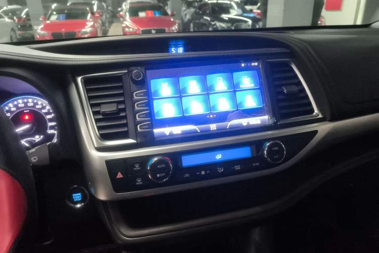 Used Toyota Highlander 2018 2.0T Four-Wheel Drive Luxury Version 7 Seats China VI Standard Audio And AC Panel
