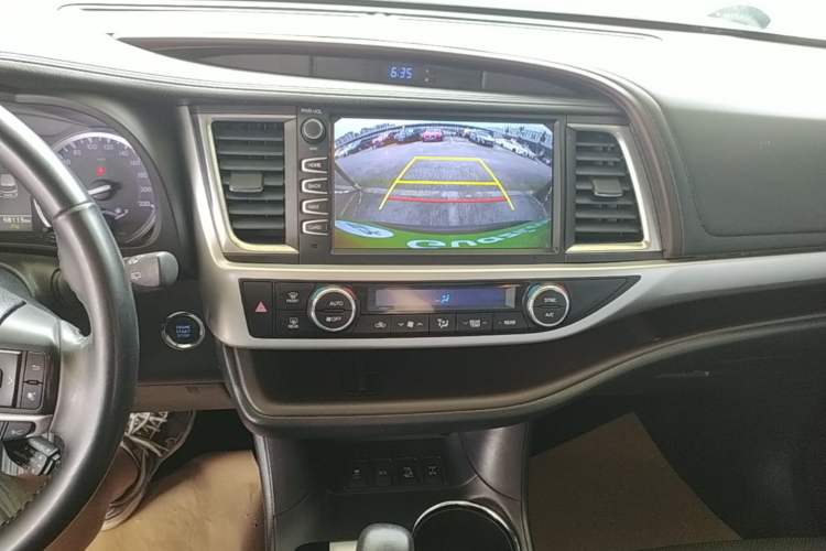 Used Toyota Highlander 2018 2.0T Four-Wheel Drive Luxury Edition 7 Seats China V Emission Standard Audio And AC Panel