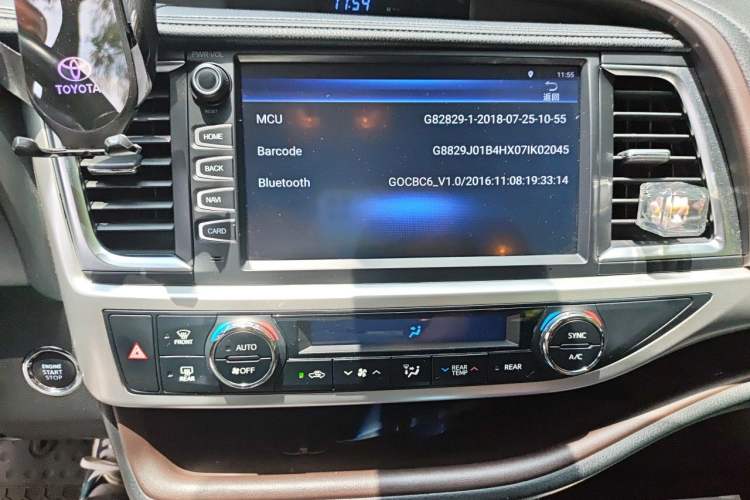Used Toyota Highlander 2018 2.0T Four-Wheel Drive Luxury Version 7 Seats China VI Standard Audio And AC Panel