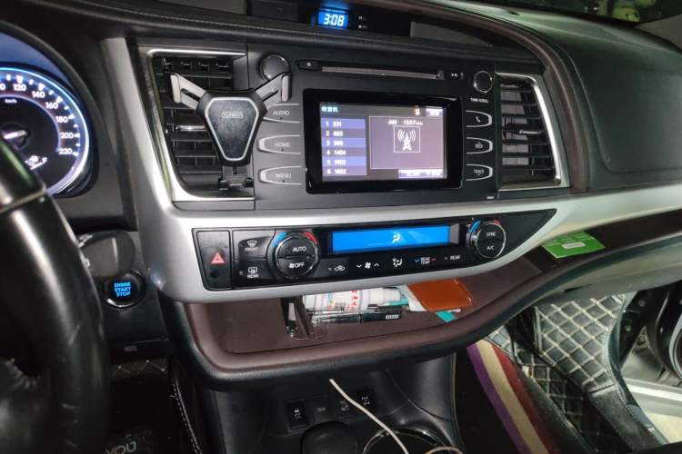 Used Toyota Highlander 2018 2.0T Four-Wheel Drive Luxury Edition 7 Seats China V Emission Standard Audio And AC Panel