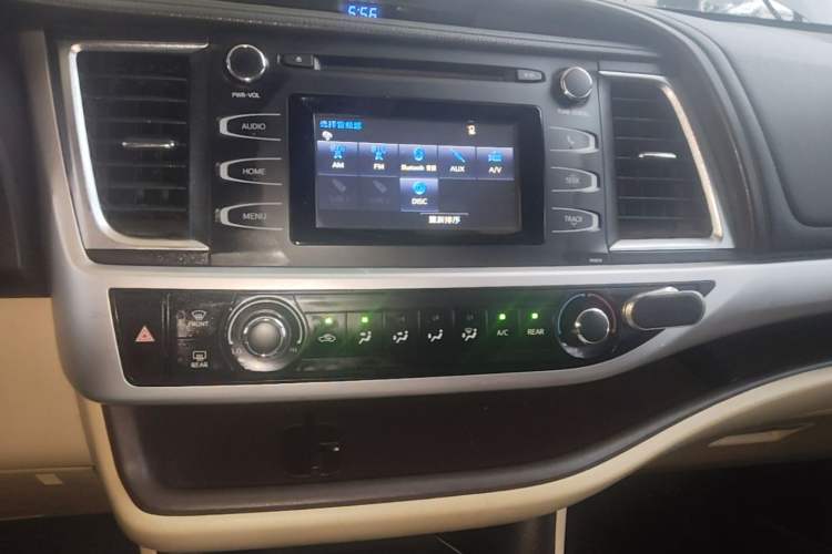 Used Toyota Highlander 2018 2.0T Two-Wheel Drive Elite Edition 5 Seats Emission Standard China V Audio And AC Panel