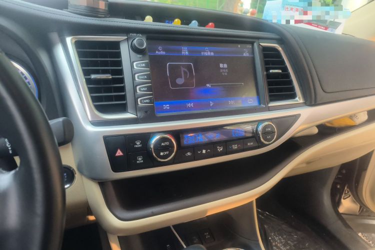 Used Toyota Highlander 2018 2.0T Four-Wheel Drive Luxury Version 7 Seats China VI Standard Audio And AC Panel