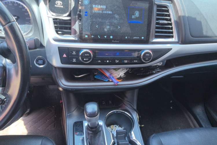 Used Toyota Highlander 2018 2.0T Four-Wheel Drive Knight Edition 7 Seats China VI Standard Audio And AC Panel