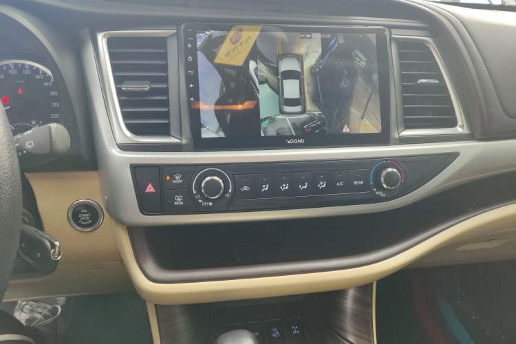Used Toyota Highlander 2018 2.0T Four-Wheel Drive Elite Edition 7 Seats China VI Standard Audio And AC Panel