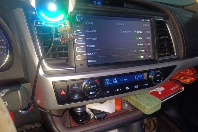Used Toyota Highlander 2018 2.0T Four-Wheel Drive Luxury Edition 7 Seats China V Emission Standard Audio And AC Panel