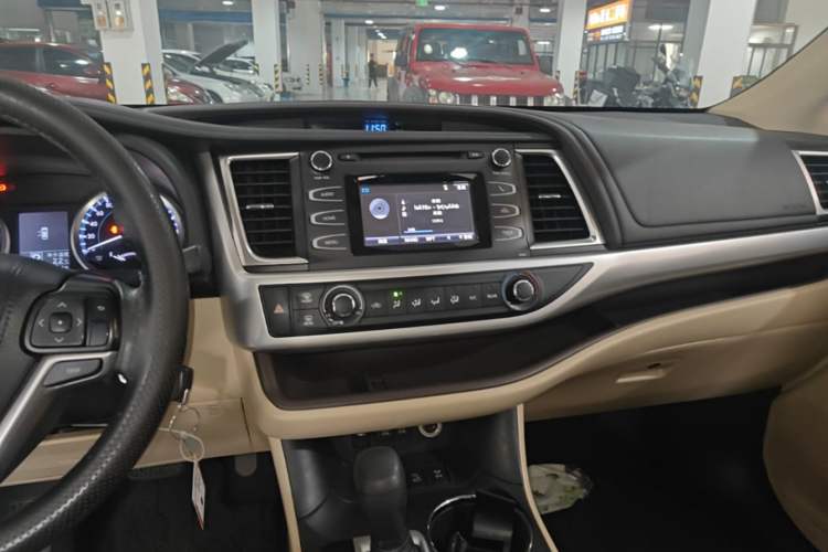 Used Toyota Highlander 2018 2.0T Four-Wheel Drive Elite Edition 7 Seats China VI Standard Audio And AC Panel