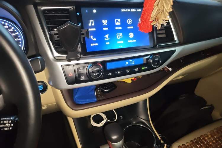 Used Toyota Highlander 2018 2.0T Four-Wheel Drive Prestige Version 7 Seats China VI Standard Audio And AC Panel
