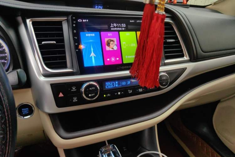 Used Toyota Highlander 2018 2.0T Four-Wheel Drive Luxury Edition 7 Seats China V Emission Standard Audio And AC Panel