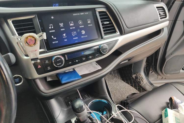 Used Toyota Highlander 2018 2.0T Four-Wheel Drive Prestige Version 7 Seats China V Emission Standard Audio And AC Panel