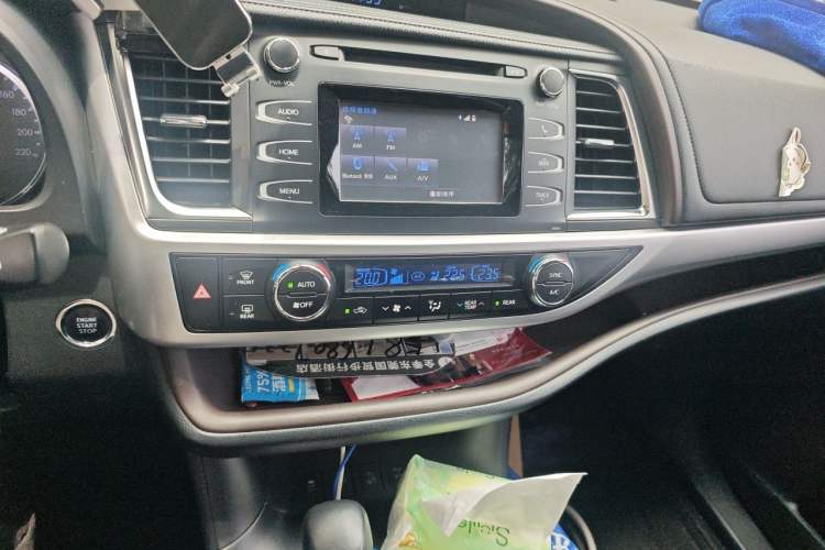 Used Toyota Highlander 2018 2.0T Four-Wheel Drive Luxury Edition 7 Seats China V Emission Standard Audio And AC Panel