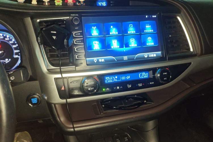 Used Toyota Highlander 2018 2.0T Four-Wheel Drive Luxury Edition 7 Seats China V Emission Standard Audio And AC Panel