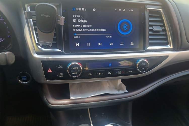 Used Toyota Highlander 2018 2.0T Four-Wheel Drive Prestige Version 7 Seats China VI Standard Audio And AC Panel