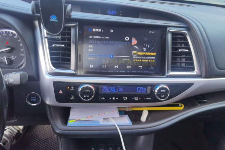 Used Toyota Highlander 2018 2.0T Four-Wheel Drive Prestige Version 7 Seats China V Emission Standard Audio And AC Panel