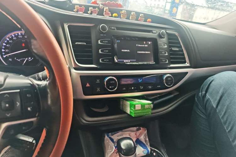 Used Toyota Highlander 2018 2.0T Four-Wheel Drive Luxury Version 7 Seats China VI Standard Audio And AC Panel