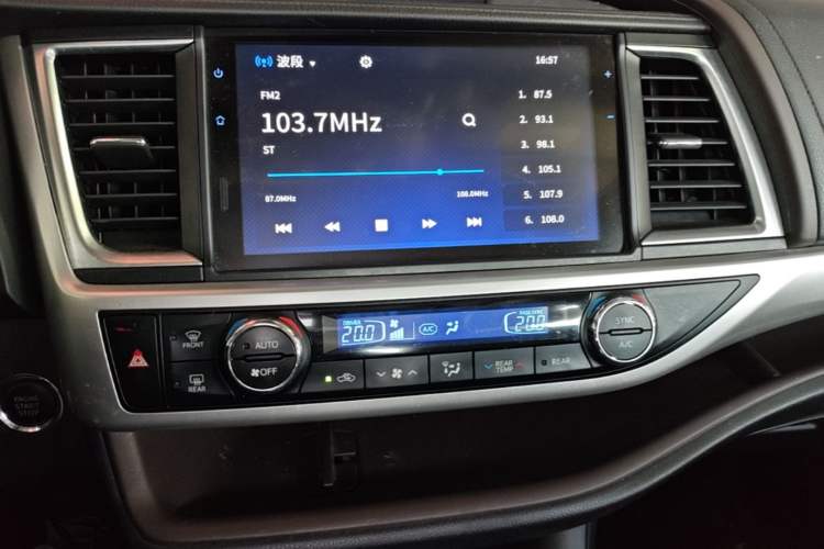 Used Toyota Highlander 2018 2.0T Four-Wheel Drive Prestige Version 7 Seats China VI Standard Audio And AC Panel