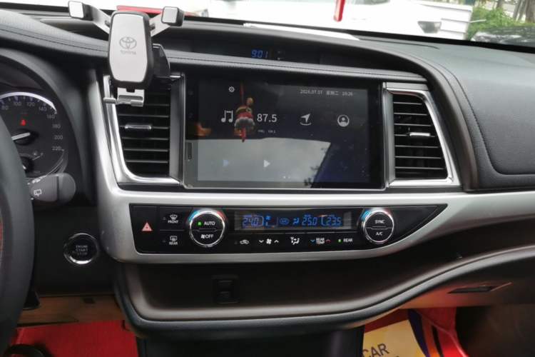 Used Toyota Highlander 2018 2.0T Four-Wheel Drive Prestige Version 7 Seats China V Emission Standard Audio And AC Panel