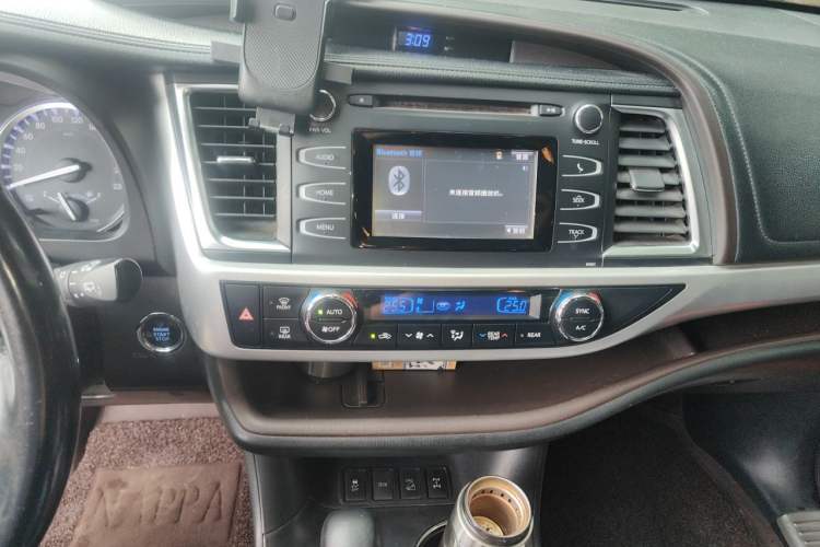 Used Toyota Highlander 2018 2.0T Four-Wheel Drive Luxury Version 7 Seats China VI Standard Audio And AC Panel
