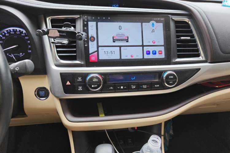 Used Toyota Highlander 2018 2.0T Four-Wheel Drive Luxury Edition 7 Seats China V Emission Standard Audio And AC Panel