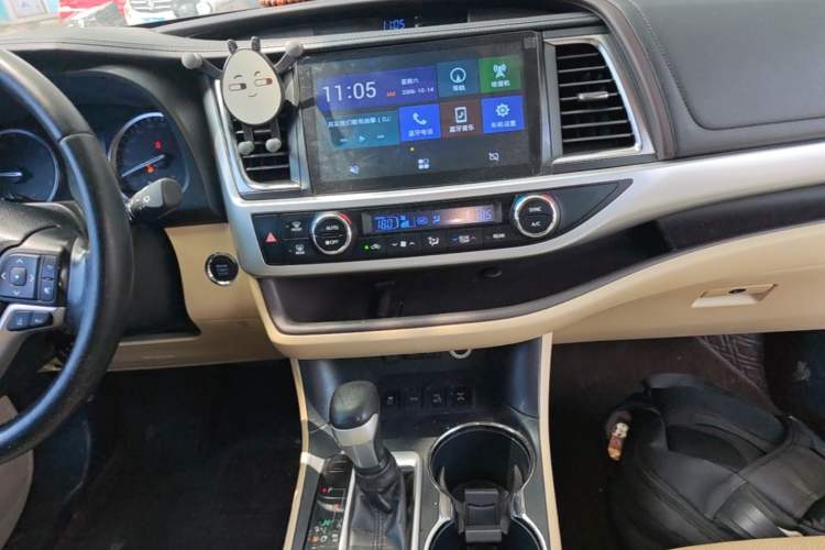 Used Toyota Highlander 2018 2.0T Four-Wheel Drive Luxury Version 7 Seats China VI Standard Audio And AC Panel