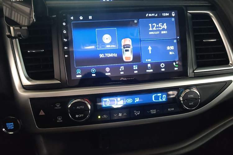 Used Toyota Highlander 2018 2.0T Four-Wheel Drive Luxury Version 7 Seats China VI Standard Audio And AC Panel